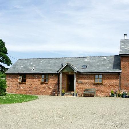 The Byre Villa Bishop's Castle Exterior photo